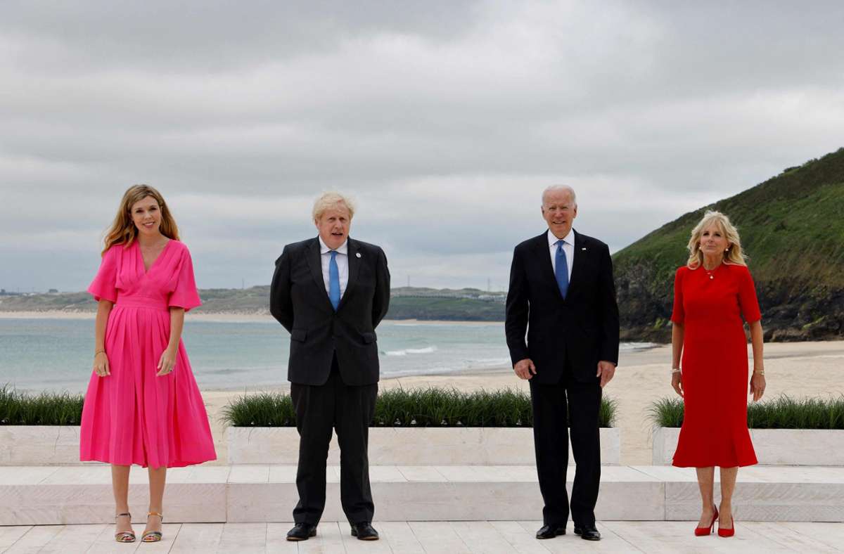 Vor traumhafter Kulisse: Carrie Johnson, Boris John sowie US-Präsident Joe Biden und die First Lady Jill Biden.