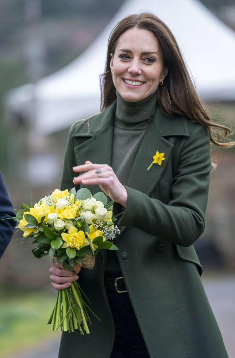 Auch der dunkelgrüne Mantel, den Kate in Abergavenny ist ein Klassiker aus dem herzoglichen Kleiderschrank.