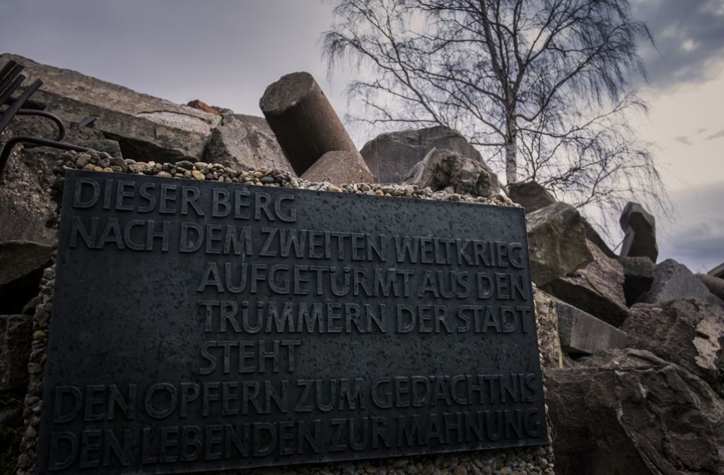 ...dass auf dem Birkenkopf nach dem Krieg über 15.000.000 Kubikmeter Trümmerschutt aufgetürmt wurden – und der 511 Meter hohe Berg deshalb im Stuttgarter Volksmund Monte Scherbelino genannt wird.