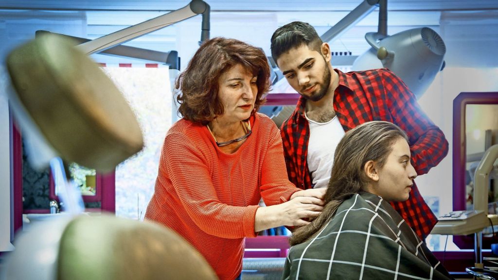  Homam Jaamour macht in Korntal eine Ausbildung zum Friseur. Der 20-Jährige aus Syrien bezeichnet seine Arbeit als den „besten Integrationskurs“ überhaupt. Am Anfang gab es allerdings einiges, wozu er sich überwinden musste. 