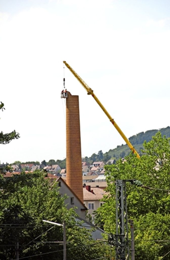 Der Schornstein auf dem Schoch-Areal in Feuerbach muss weichen.
