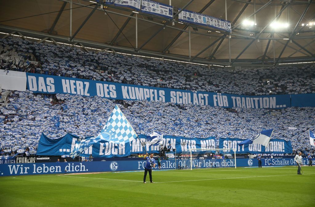 2.) FC Schalke 04 – 158 000 Mitglieder