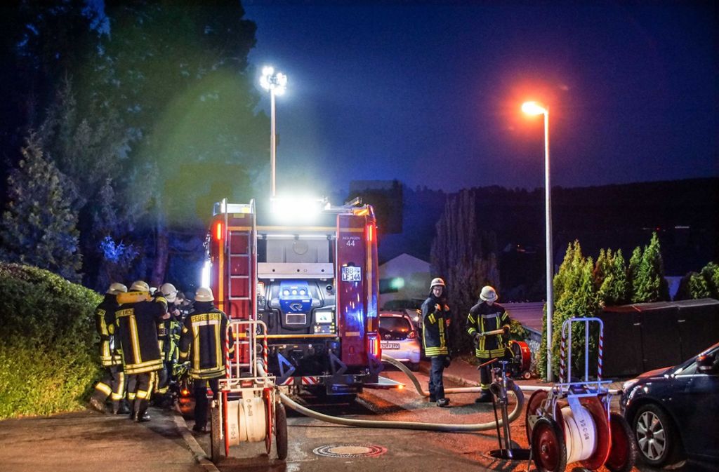 Die Feuerwehr rückte in der Nacht zum Mittwoch zu einem Einsatz in Aidlingen aus.