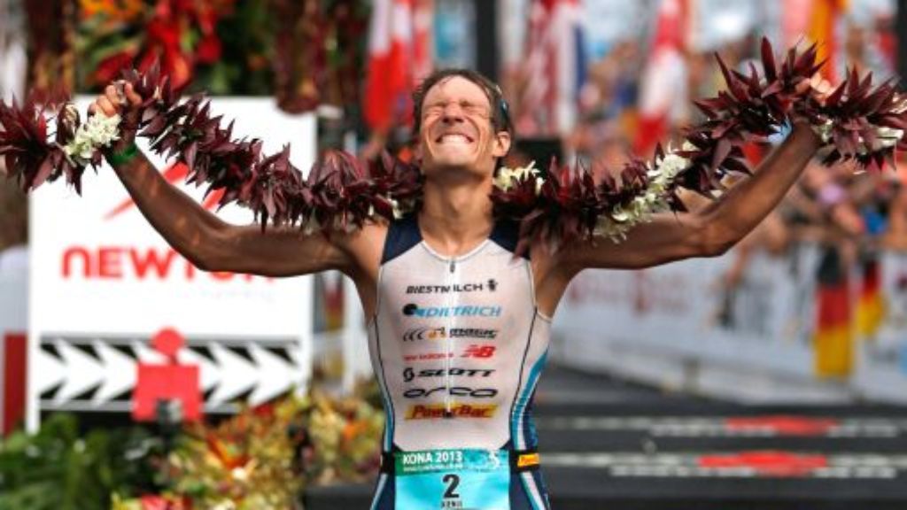  Nach einem schwierigen Jahr hat Sebastian Kienle mit Platz drei beim Ironman auf Hawaii einen hervorragenden Saisonabschluss geschafft. 2014 hofft er auf mehr. Der Belgier Frederik van Lierde war diesmal nicht zu schlagen. Die größte Show bot Rekord-Frau Miranda Carfrae. 