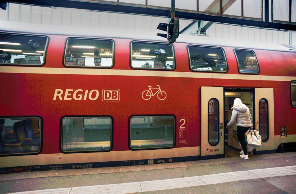 Das Land rechnet bis 2030 mit deutlich mehr Fahrgästen, es will  deshalb neue Doppelstockzüge mit sehr breiten Türen bestellen.Fotos: Lichtgut/Max Kovalenko Foto:  