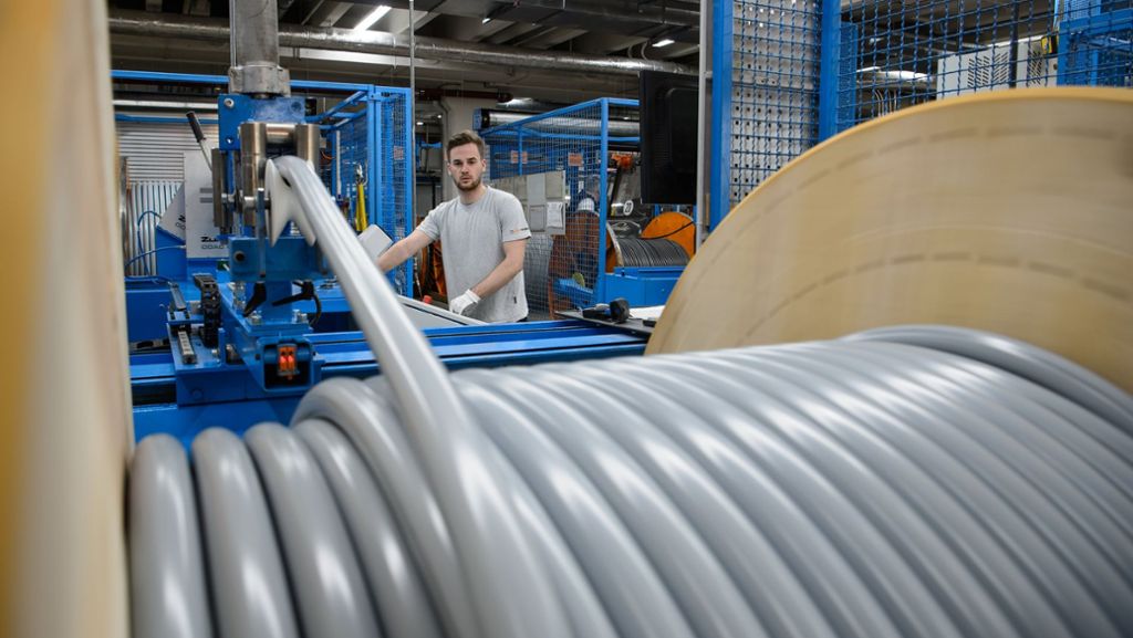  Mit mehr als einer Milliarde Euro hat der Stuttgarter Kabelhersteller Lapp im vergangenen Geschäftsjahr einen Rekord-Umsatz erzielt. Dies gab Vorstandschef Andreas Lapp am Dienstag bekannt. 