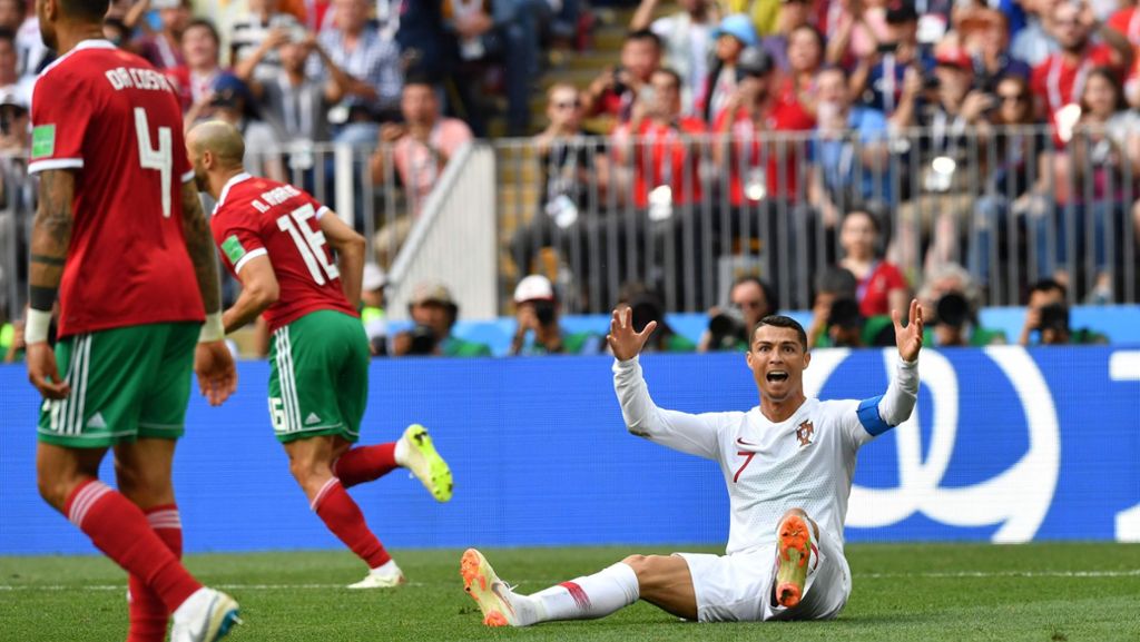  Singende und trötende Fans haben Portugals Superstar Christiano Ronaldo vor dem entscheidenten Gruppenspiel gegen den Iran um den Schlaf gebracht. Ronaldo blieb nicht tatenlos. 