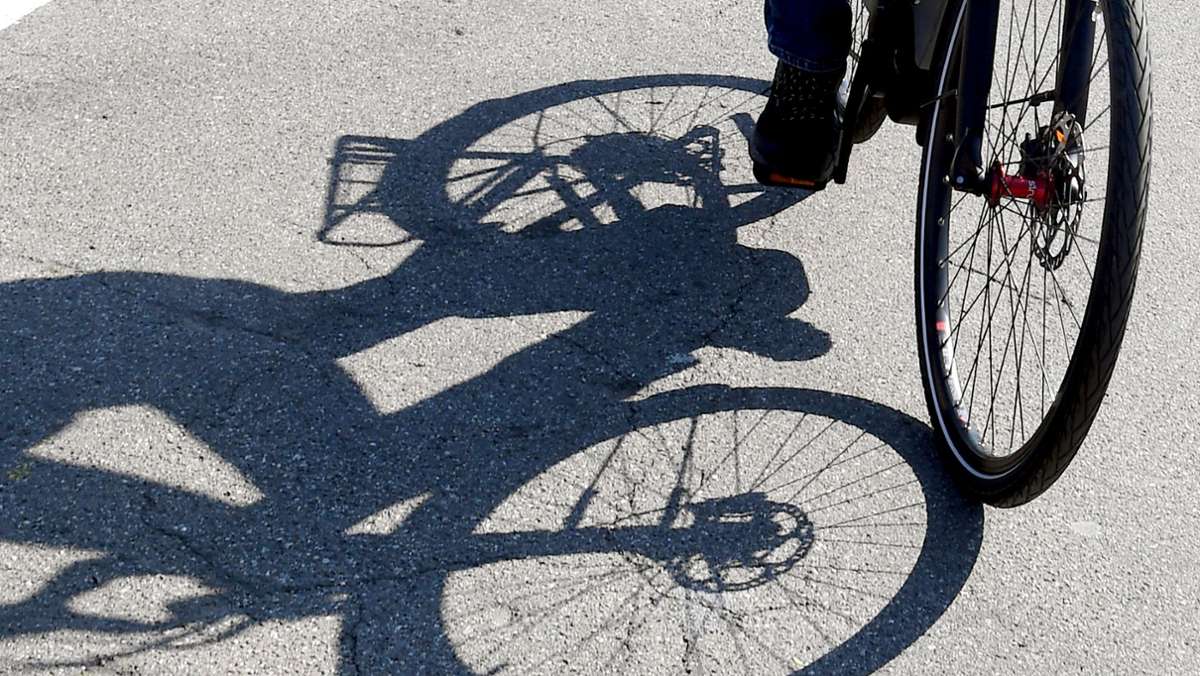  Ein 62-jähriger Mann ist am Donnerstagnachmittag in Ostfildern-Nellingen (Kreis Esslingen) ohne Fremdeinwirkung von seinem Fahrrad gestürzt und hat sich dabei Verletztungen zugezogen. 
