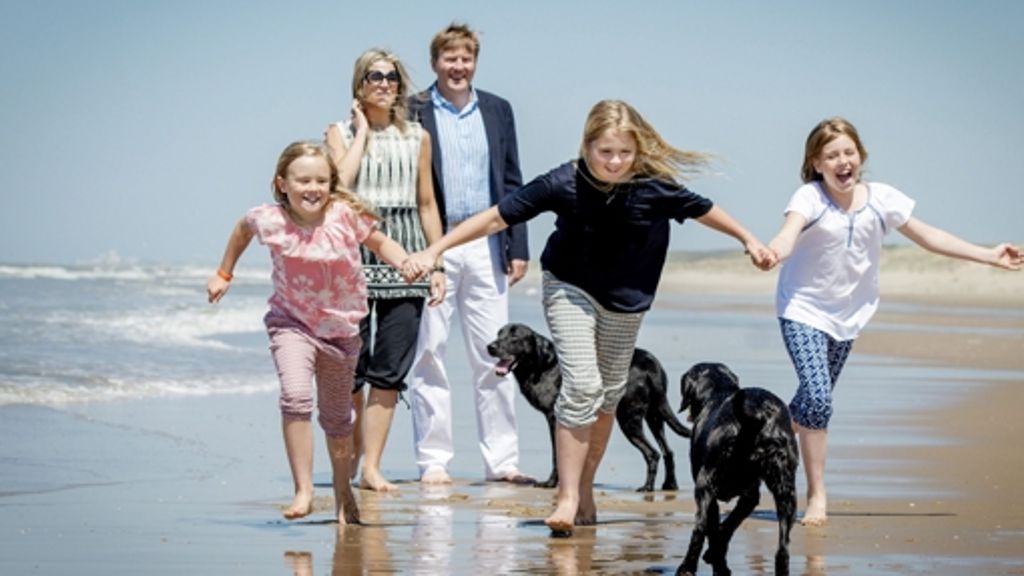  König Willem-Alexander (48), seine Frau Máxima (44) und ihre Töchter Amalia (11), Alexia (10) und Ariane (8) aus den Niederlanden haben sich am Freitag in bester Urlaubslaune präsentiert. 