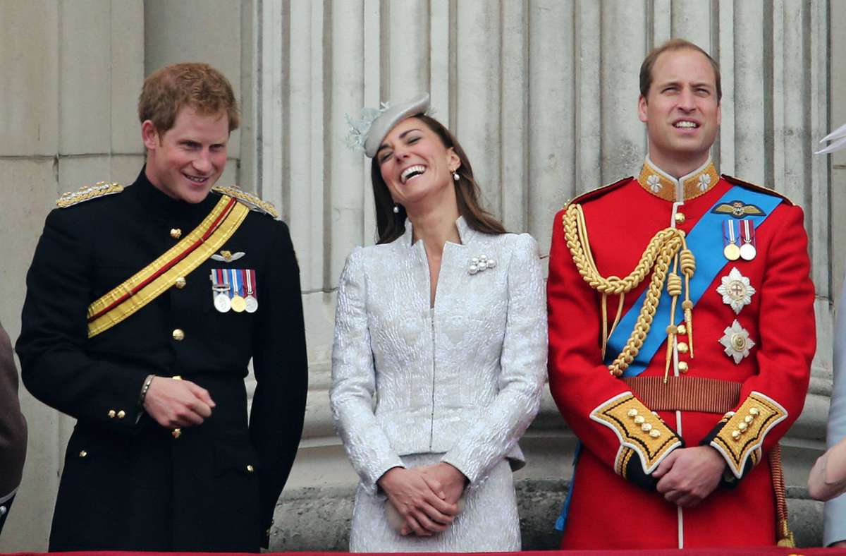 2014: „Besonders freute ich mich, wenn ich sie zum Lachen brachte. Das konnte ich ziemlich gut.“ – Harry, Kate und William bei „Trooping the Colour“ auf dem Balkon des Buckingham Palace.