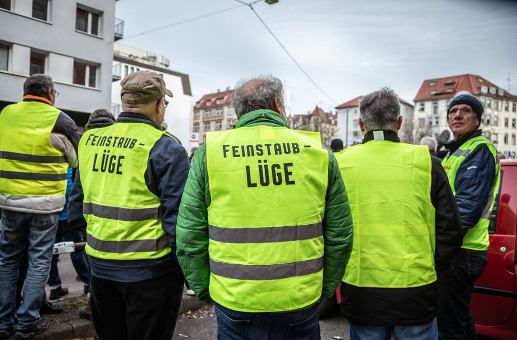 Bei der Diesel-Demo am Neckartor dominierten Gelbe Westen. Foto: Lichtgut/Julian Rettig
