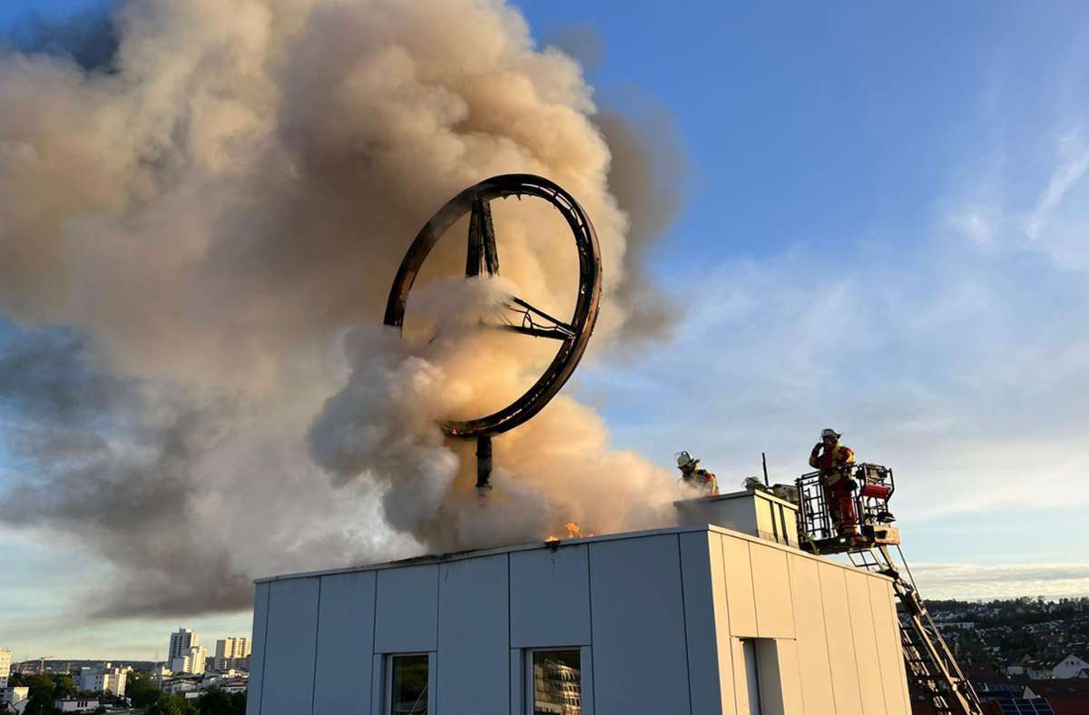Rauch und Flammen über Leonberg