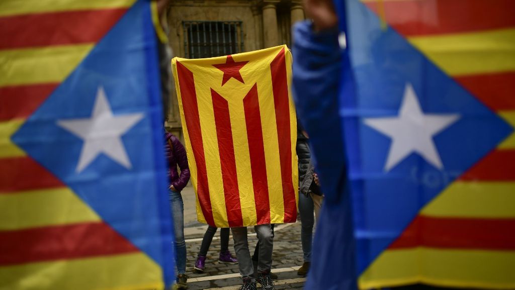  In Barcelona findet am 1. Oktober ein Unabhängigkeitsreferendum statt. Katalenen wünschen sich Unabhängigkeit von Spanien. Was ließ die Unabhänigkeitsbewegung in Katalonien überhaupt so stark aufflammen? 