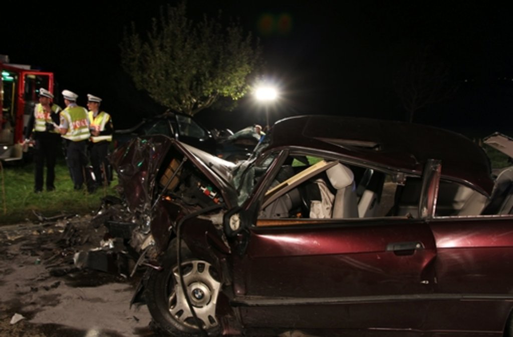 Bei einem Unfall nahe Hemmingen (Kreis Ludwigsburg) sind sieben Menschen teils schwer verletzt worden.