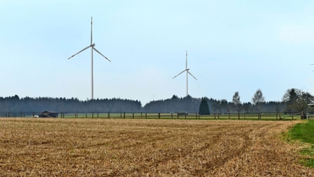  Der Adelberger Ratssaal ist brechend voll, als Vertreter des Energieversorgers EnBW die Pläne für den Windpark am Kaisersträßle vorstellen. Doch alle Erklärungen nützen nichts, Bürger und Gemeinderäte laufen Sturm gegen das Projekt. 