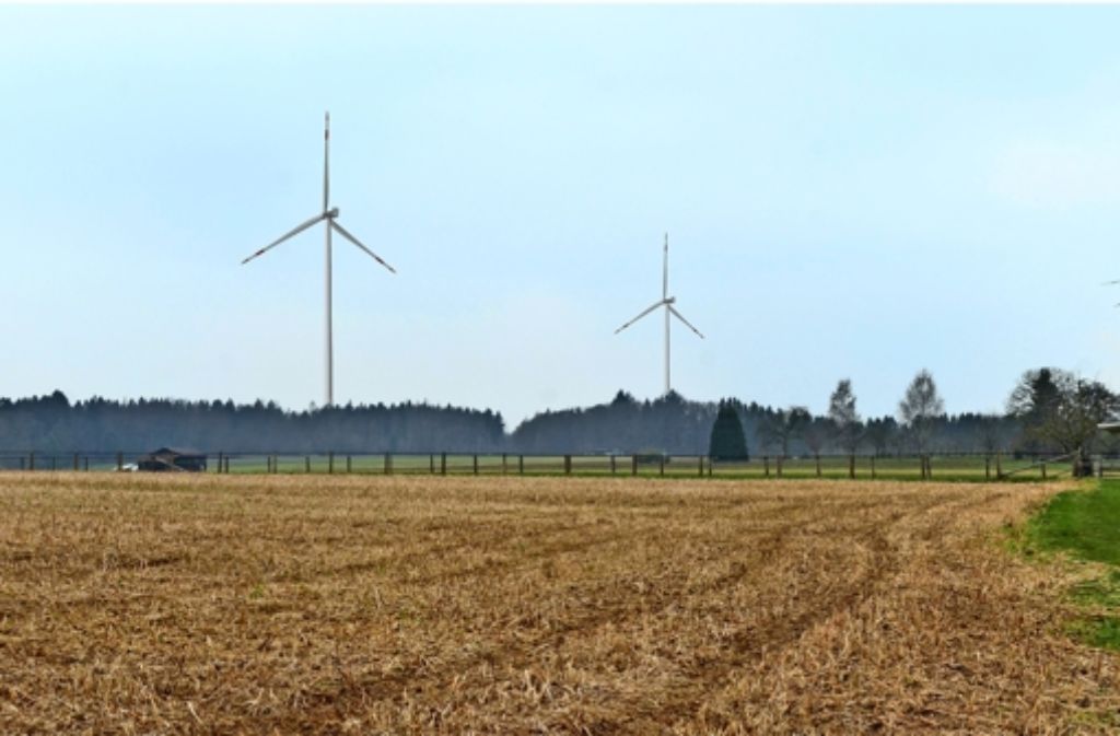 Wer vom Börtlinger Ortsteil Breech zum Adleberger Kaisersträßle schaut, könnte dort – wie auf dieser Visualisierung – demnächt zwei riesige Windräder entdecken. Foto: EnBW