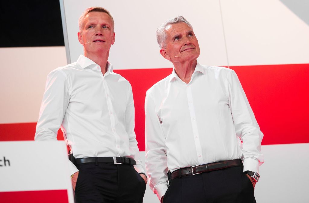 Wenig später der nächste Meilenstein in der VfB-Geschichte: Im Juni 2017 gelingt dem Führungsteam um Jan Schindelmeiser (links) und Wolfgang Dietrich die Ausgliederung.