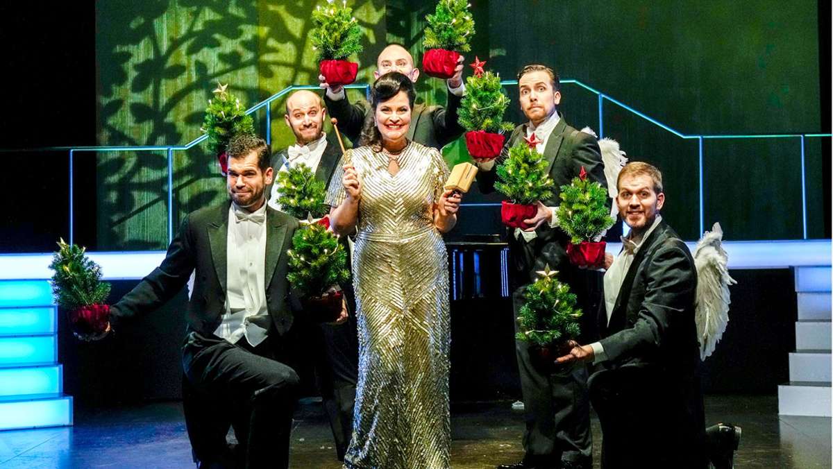  In der Weihnachtsrevue „Halleluja!“ kehrt das Erfolgsensemble von 2019 zurück: Die Stuttgarter Comedian Harmonists und Amelie Sturm füllen das Alte Schauspielhaus Stuttgart mit Schöngesang und ganz viel guter Laune. 