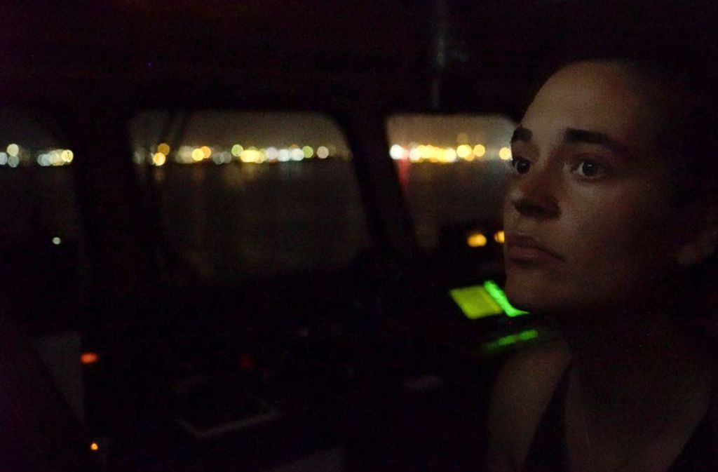 Kapitänin Carola Rackete auf der Brücke der Sea Watch 3 bei der Ankunft in Lampedusa