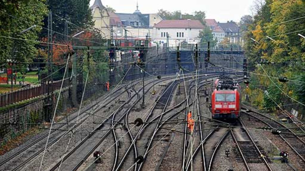 Bahn-Unfall: Intercity-Zug im Mittelrheintal entgleist