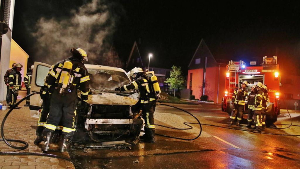 Winterbach im Rems-Murr-Kreis: Transporter brennt aus – Polizei zieht Betrunkenen aus dem Verkehr