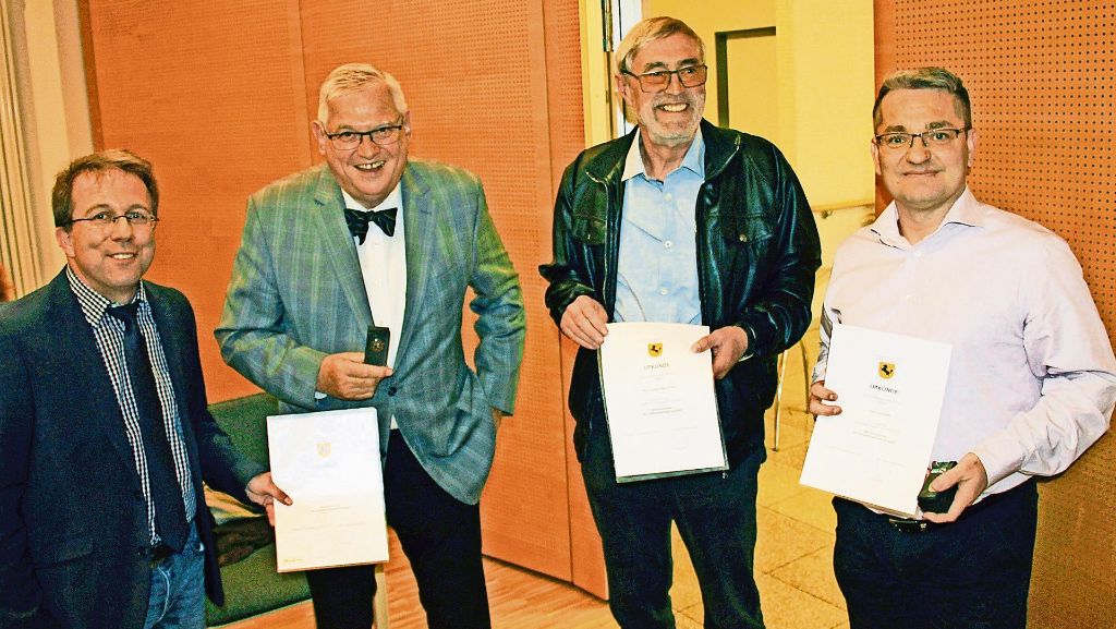 Auszeichnung in Stuttgart-Botnang: Die Ehrenmünze für drei verdiente Ortsbussler