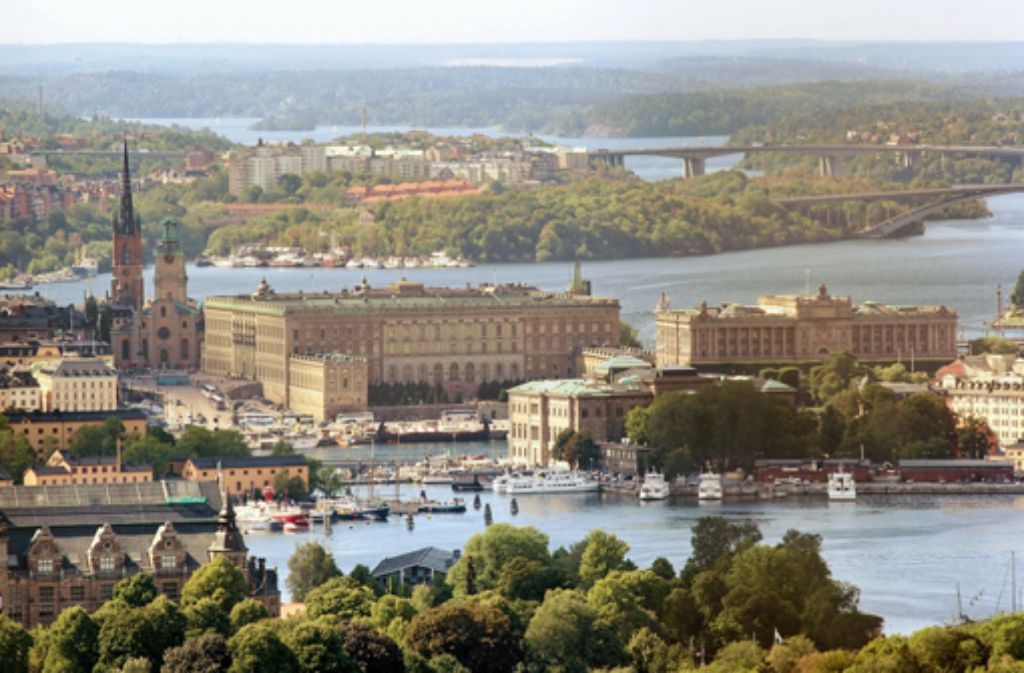 04 SightseeingtourDie Gruppentour führt euch zu den schönsten Flecken Stockholms. Da die Stadt direkt am Wasser gelegen ist, kann man schöne, schnuckelige Böötchen bestaunen.
