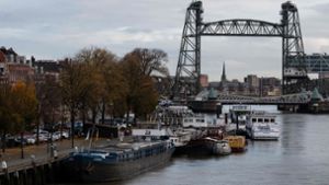 Muss historische Brücke für eine Mega-Jacht weichen?