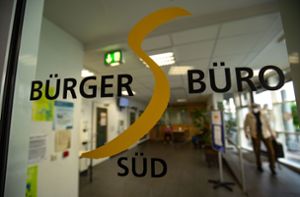 Andrang in Stuttgart: Lange Wartezeit bei Ausweisen und Reisepässen