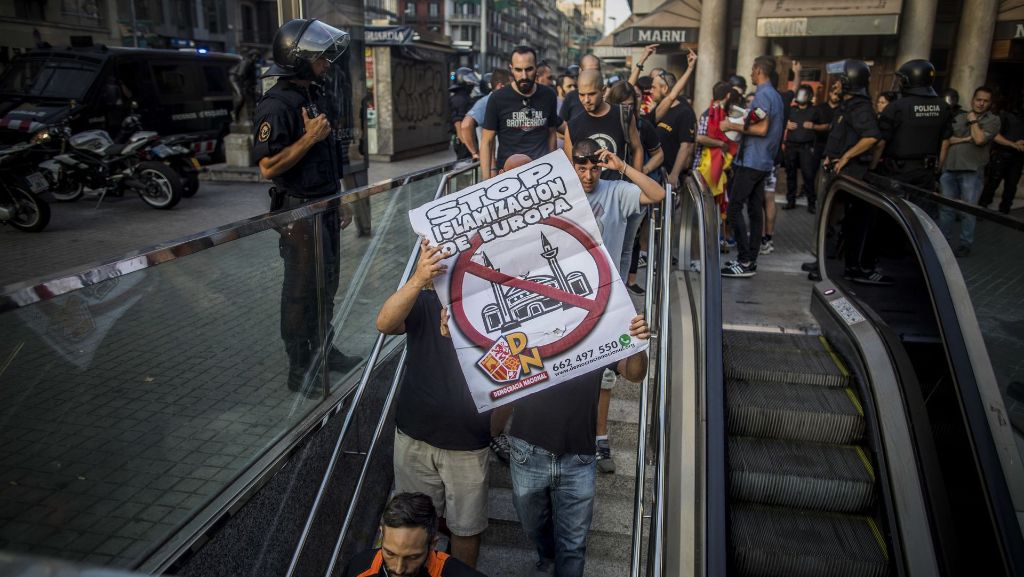 Nach Anschlag in Barcelona: Auseinandersetzungen zwischen Rechten und Linken