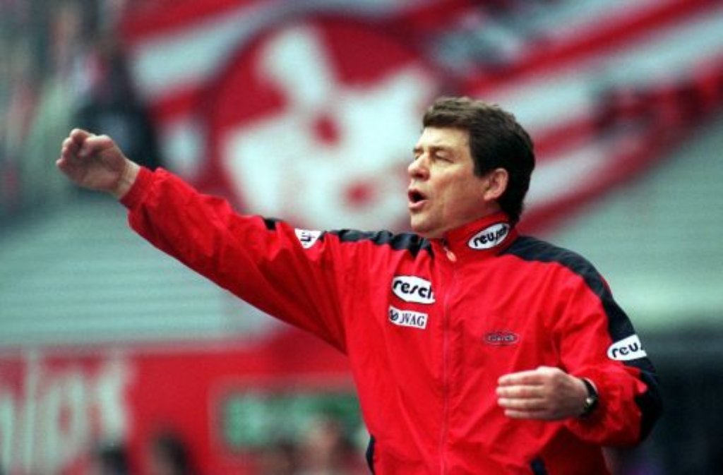Mit dem 1. FC Kaiserslautern schaffte Otto Rehhagel sogar den einzigartigen Durchmarsch von der 2. Liga bis zum Titelgewinn (1998).