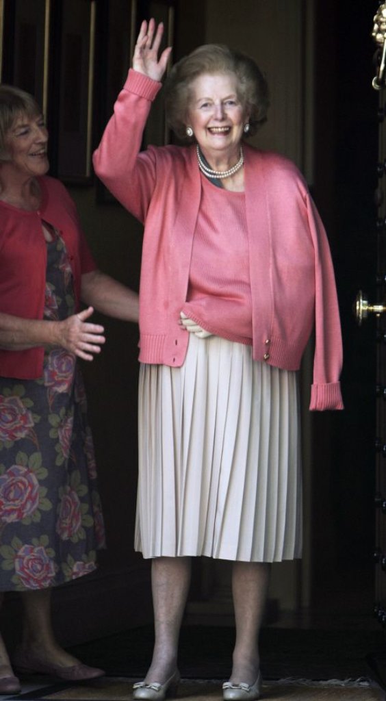 Wieder genesen: Im Juni 2009 kehrte Thatcher nach einem zweiwöchigen Krankenhausaufenthalt in die eigenen vier Wände zurück. Bei einem Sturz hatte sich die damals 83-Jährige den linken Arm gebrochen.