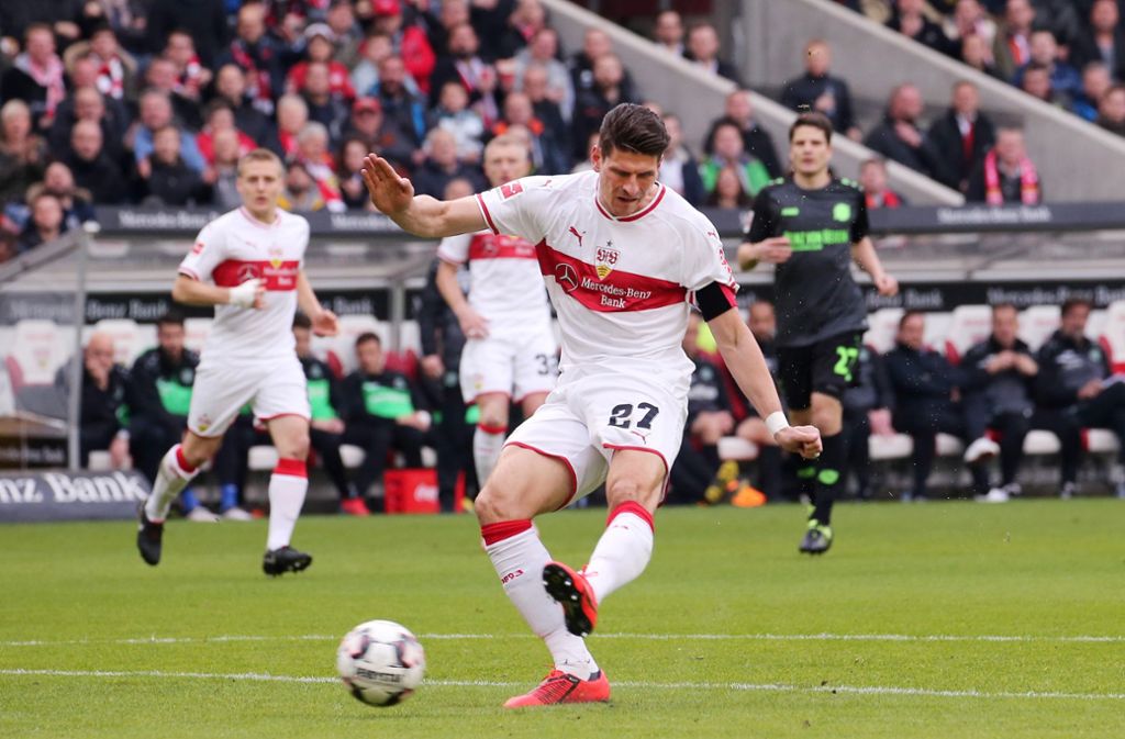 Der VfB legte gleich gut los. Mario Gomez scheiterte nach einer Minute noch am Pfosten, drei Minuten später schoss er zum 1:0 ein.