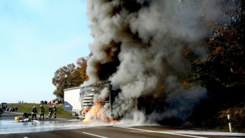 Leonberg/Friolzheim: Autobahn wird gesperrt – 20 Tonnen Öl ausgelaufen