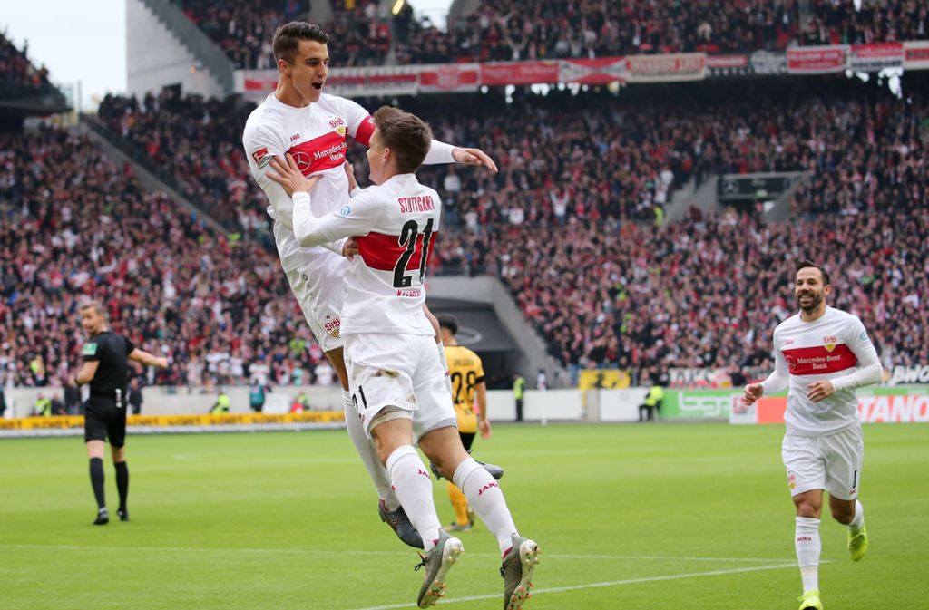 Klement war auch maßgeblich am ersten VfB-Tor beteiligt. Seine Ecke landet nach wenigen Minuten punktgenau auf dem Fuß von Marc Oliver Kempf. Dynamo-Spieler Brian Hamalainen stolpert den Schuss ins Tor – die VfB-Profis jubeln.