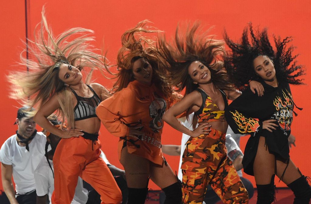 Die Gruppe „Little Mix“ trat auf der Bühne mit einer Tanzperformance auf.