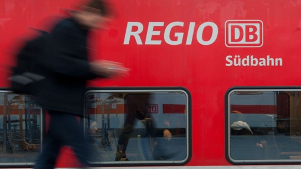  Viele Regionalzüge im Land halten den Fahrplan nicht ein, monieren der Fahrgastbeirat und der Grünen-MdL Daniel Renkonen. Laut Bahn AG erfüllen sie dennoch die vertraglichen Vorgaben. Fünf Minuten Verspätung gelten nämlich als „pünktlich“. 