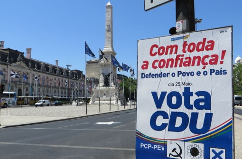Die Wahlwerbung der CDU in Lissabons Innenstadt fällt auf, denn sonst gibt es nur wenige Plakate. In diesem Fall handelt es sich allerdings um ein Bündnis unter anderem von Kommunisten und Grünen.