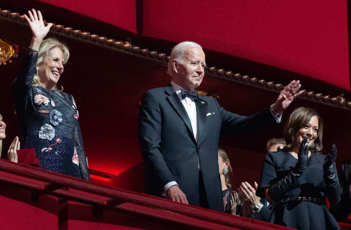 US-Präsident Joe Biden, seine Frau Jill (links) und Vizepräsidentin Kamala Harris
