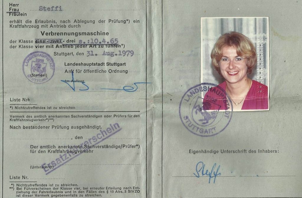 Steffi P. hat uns ein Bild ihres Ersatzführerscheins zukommen lassen. „Leider wurde der erste vom 10.4.1965 im Jahre 1979 in Neapel mit der ganzen Tasche gestohlen“, erzählt sie.