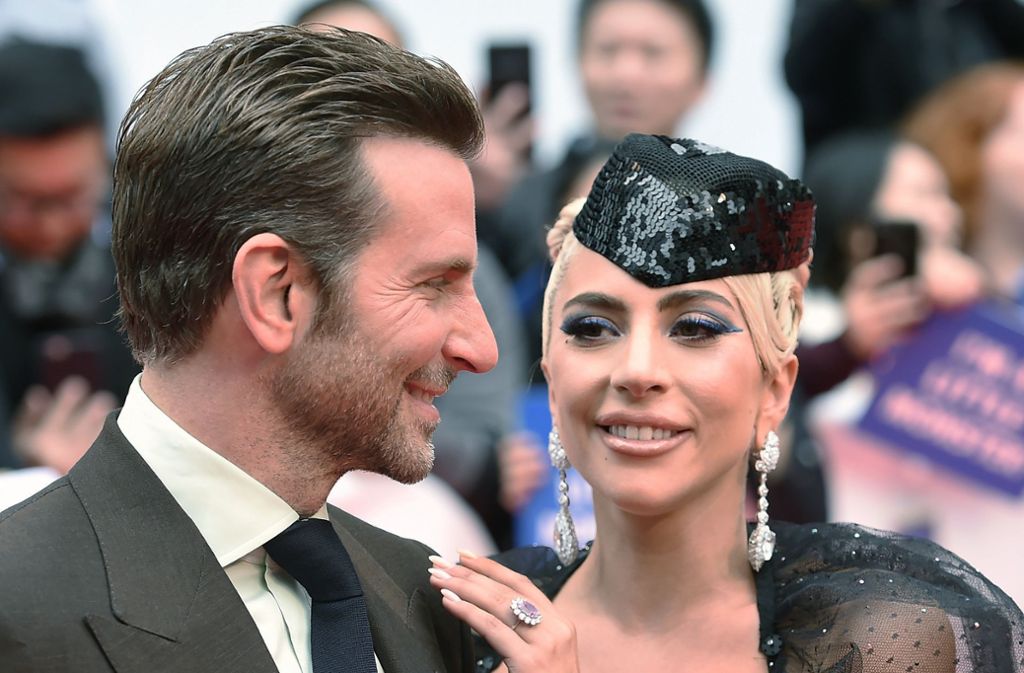 Bradley Cooper und Lady Gaga sind zu der Premiere von „A Star ist Born“ zu den Filmfestspielen gekommen.