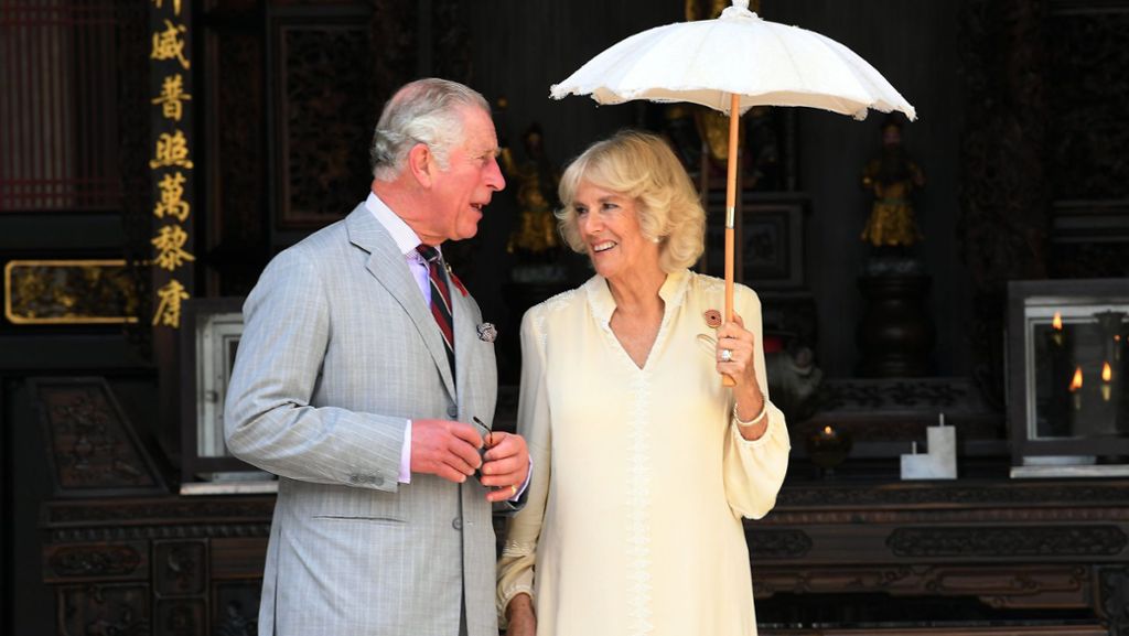  So ganz war Camilla, Prinz Charles’ erste Liebe, aus seinem Leben nie verschwunden. Doch es sollte 35 Jahre und zwei gescheiterte Ehen dauern, bis sich die beiden 2005 das Ja-Wort gaben. 