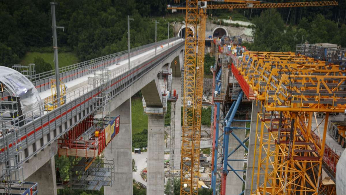 Stuttgart 21: Höchste Bahnbrücke im Land fast fertig