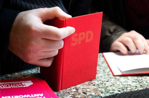 Die Genossen müssen umdenken: Sigmar Gabriel will nicht mehr Parteichef sein, weil er Martin Schulz für den aussichtsreicheren Kanzlerkandidaten hält – und der soll auch die SPD führen. Foto: dpa