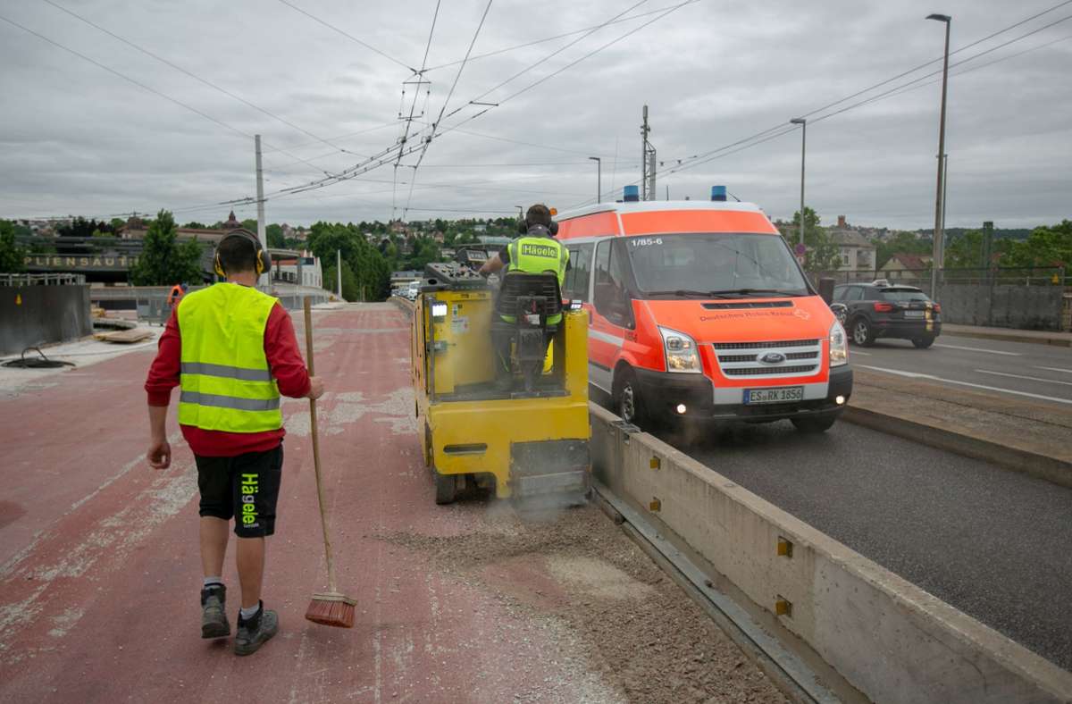 Juni 2019: Arbeiten an einer Esslinger Hauptverkehrsader. Die Sanierung der Vogelsangbrücke läuft seit wenigen Monaten.