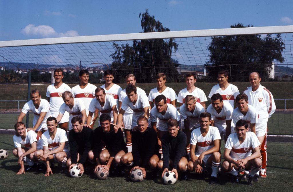 Gleich vier Keeper auf einem Bild: der VfB vor der Saison 1967/1968.