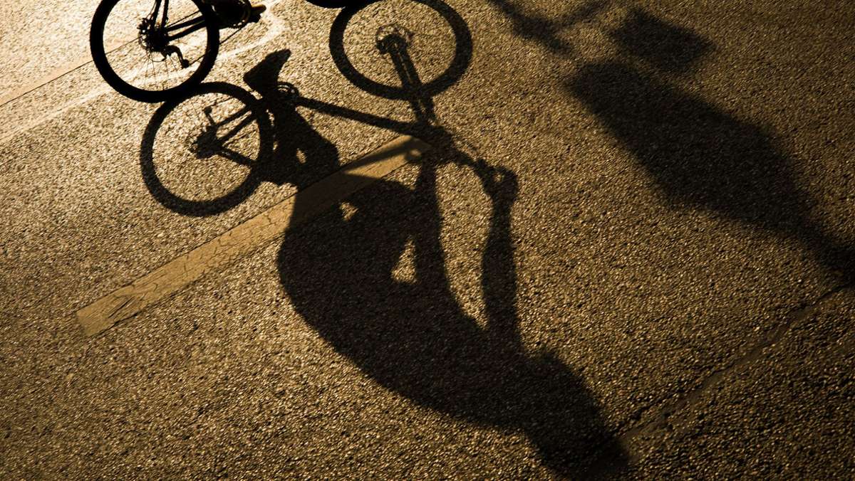 Unfall im Kreis Ludwigsburg: Fahrräder verhaken sich – Zwei Verletzte