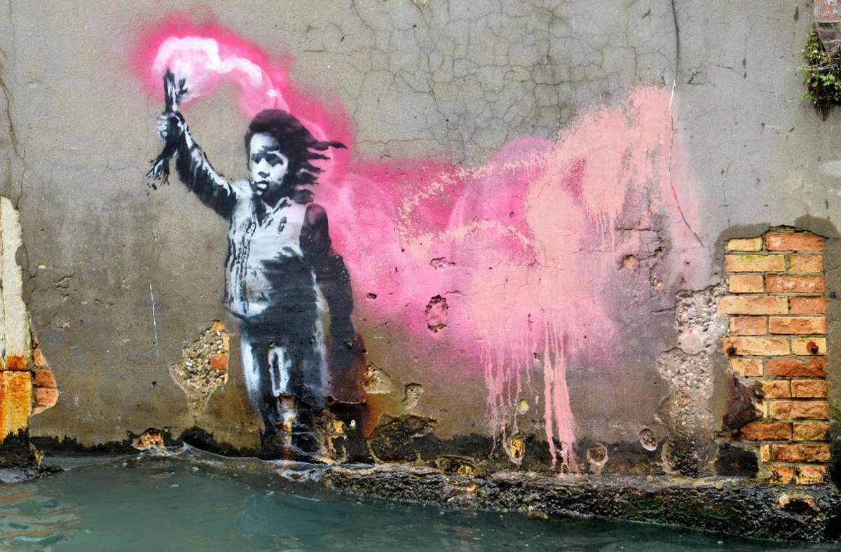 Banksy hat sein Werk vermutlich auf eine Hauswand an einem Kanal in Venedig gesprayt.