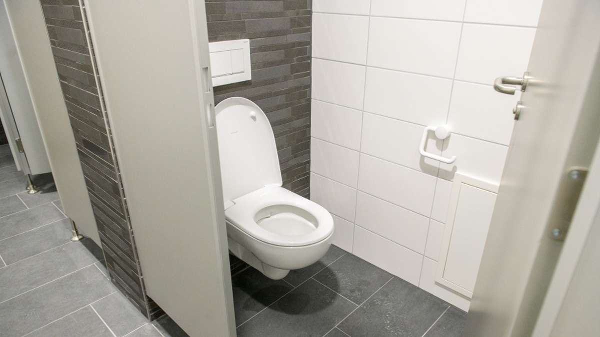 Amtsgericht Aschaffenburg: Lehrer filmt Kolleginnen beim Toilettengang