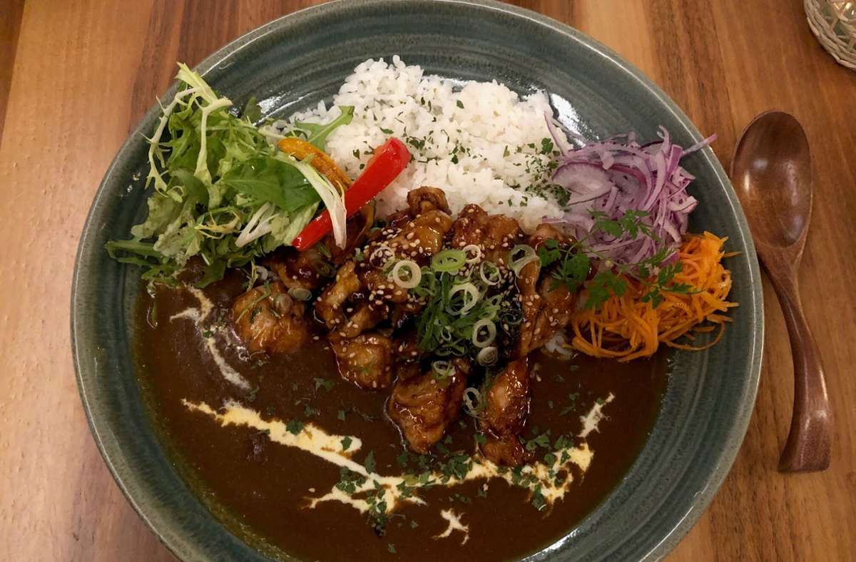Mal was anderes: japanisches Curry mit Hühnchen, Reis und frischem Gemüse